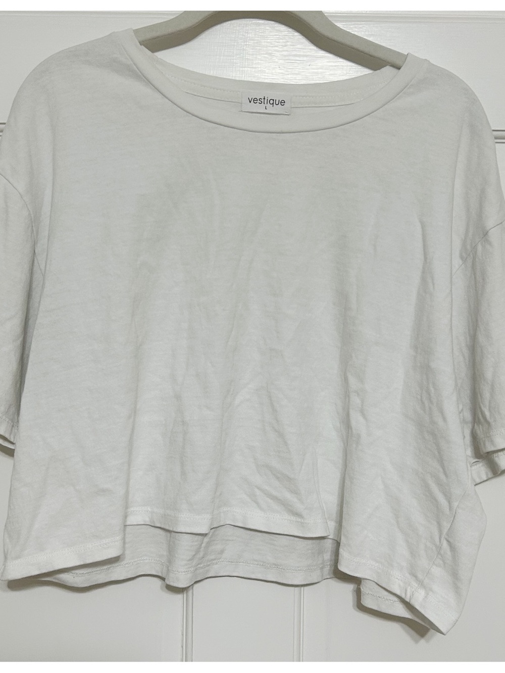 vestique White Boxy Cropped Tee